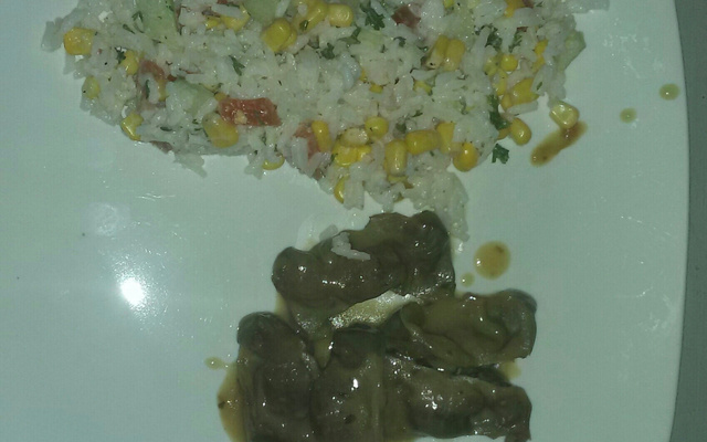 Salade de riz aux gésiers de poulet frais