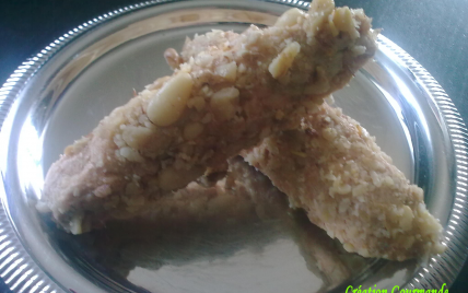 Cigarette de foie gras aux pignons et au noix