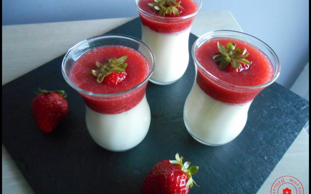 Panna cotta facile au coulis de fraises