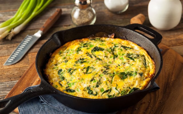 Frittata aux pousses d'épinards et féta