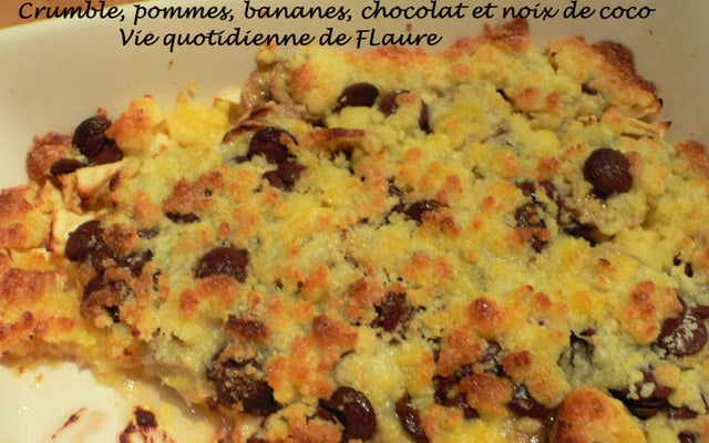 Crumble, pommes, bananes, chocolat et noix de coco