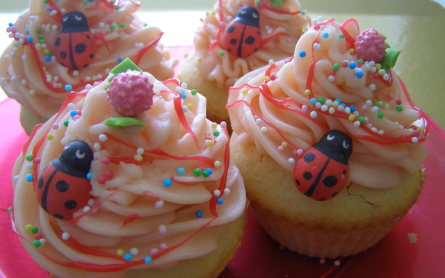 Cupcake vanille-fraise masquée