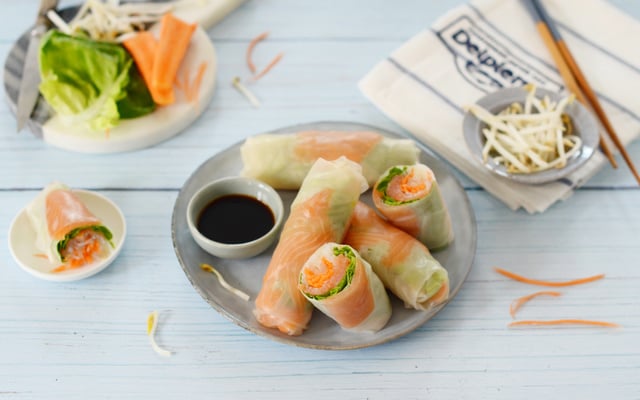 Rouleaux de printemps au saumon fumé