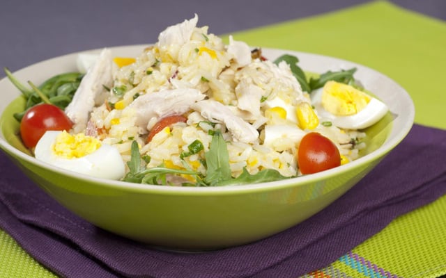 Salade de riz au maïs et poulet