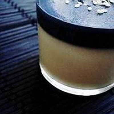 Panacotta au chocolat blanc et au sésame noir