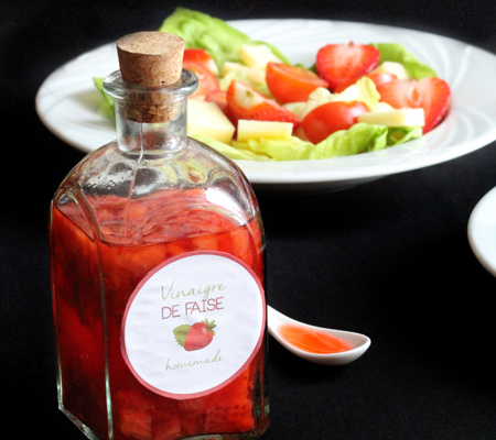 Vinaigre de fraises & petite salade fraiche