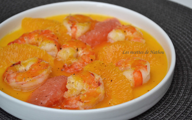 Scampis au beurre d'agrumes, orange et pamplemousse, épicés au poivre long de Java