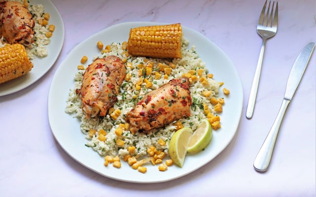 Poulet piri-piri, semoule de chou-fleur et maïs grillé