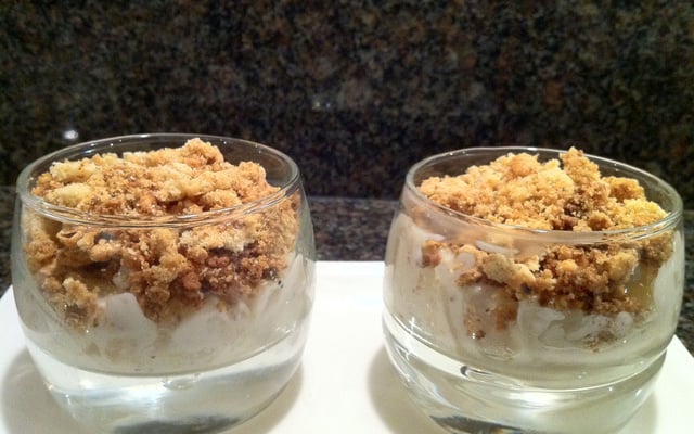 Verrine poire roquefort crumble d'amandes