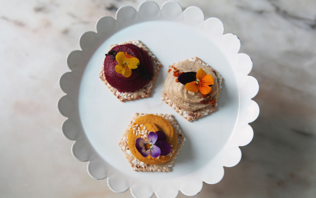 Red houmous à la betterave