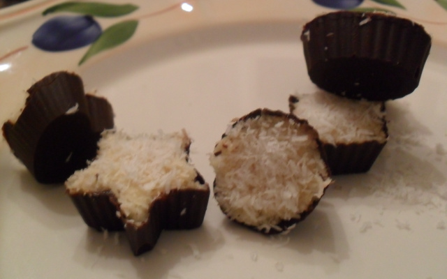 Chocolats noirs et noix de coco