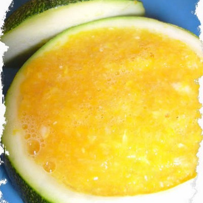 Courgettes buvant la tasse de potimarron