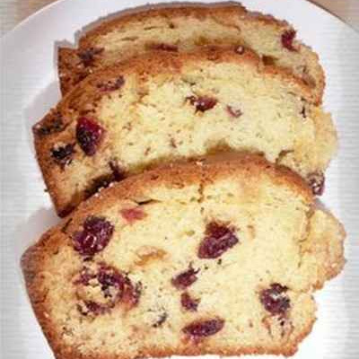 Cake à la crème d'amandes et aux cranberries