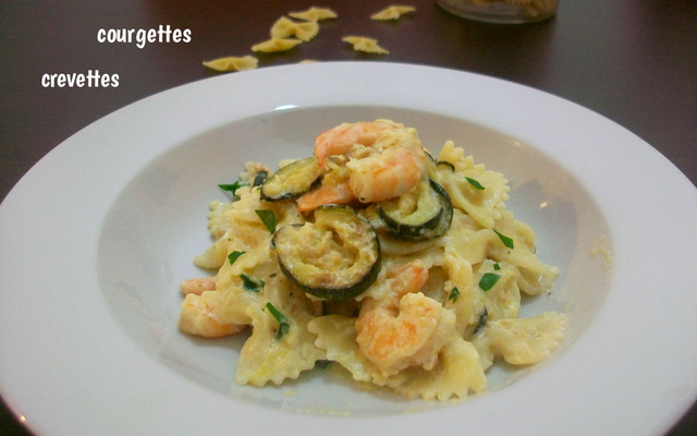 Farfalle, courgettes et crevettes