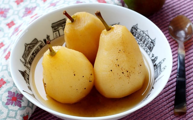 Poires pochées au thé, à la vapeur
