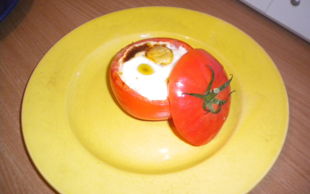 Tomates aux œufs-cocottes maison