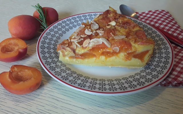 Clafoutis à l'abricot et romarin