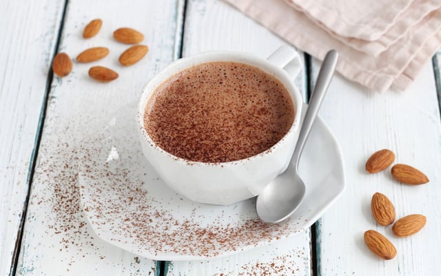 Chocolat chaud healthy au lait d'amande