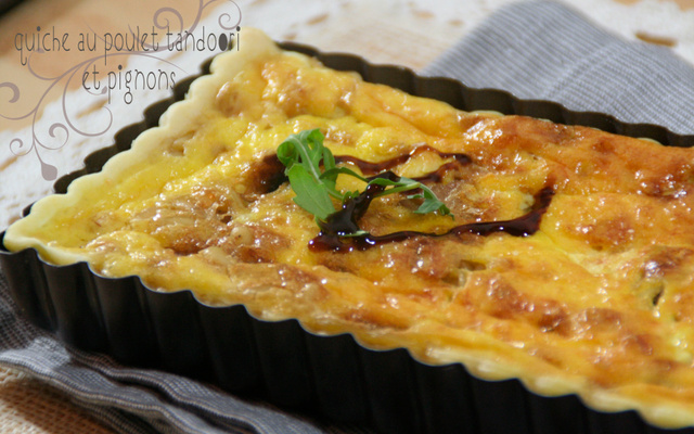 Quiche au poulet tandoori et pignons de pin
