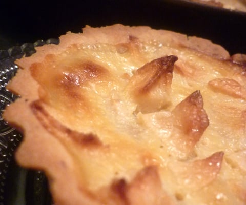 Tarte aux pommes noisettes et une lichette de rhum