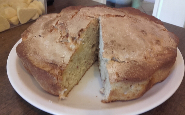 Gâteau moelleux au yaourt et aux pommes simple et rapide