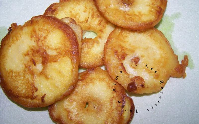Beignets aux pommes et sucre vanillé