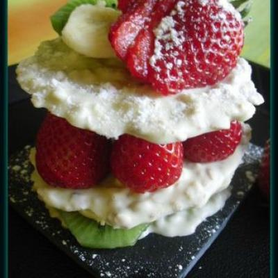 Mille-feuilles de chocolat blanc flocon d'avoine aux fruits de saison
