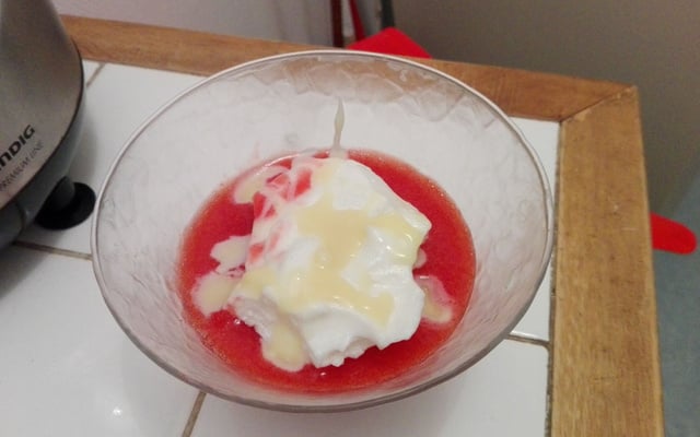 Îles flottantes aux fraises