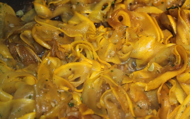 Rubans de courgettes jaunes