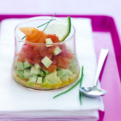 Fraicheur d'avocat, marmelade de pamplemousse de Floride au gingembre et saumon fumé