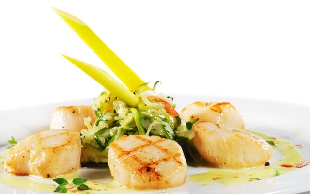 Poêlée de noix de Saint-Jacques et spaghetti de courgettes