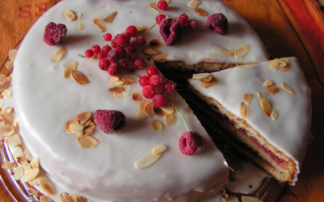 Gâteau aux fruits rouges et aux amandes