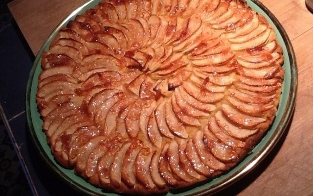Tarte aux pommes façon grand-mère à la crème sucrée