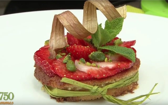 Tartelettes aux fraises à et la rhubarbe