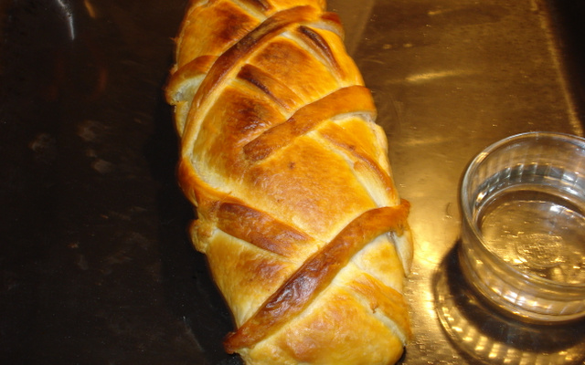 Saumon entier en croûte feuilleté à la mousseline de Saint-Jacques et émulsion de beurre au citron