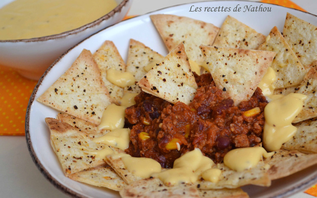 Nachos sauce cheddar et chili con carne
