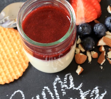 Panna cotta au sirop d'orgeat coulis de mûres