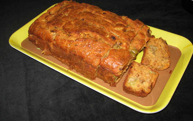 Cake au thon à la tomate et olives vertes