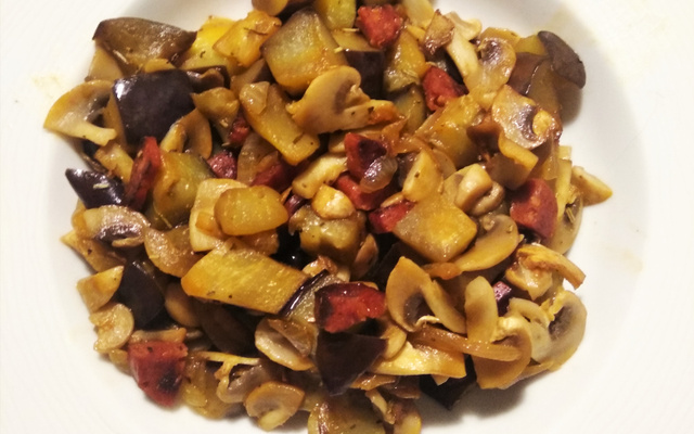 Poêlée chorizo, aubergine et champignons
