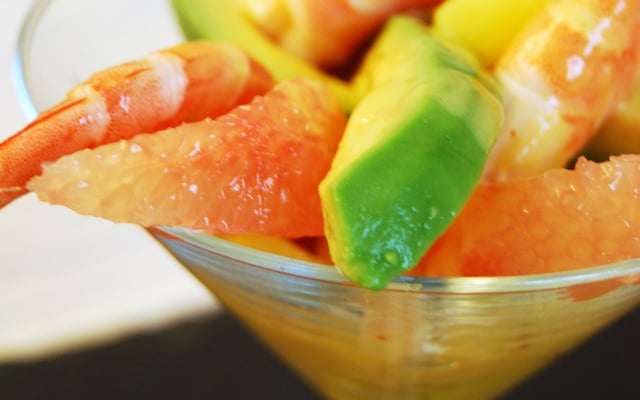 Coupe fraicheur : mangue, pamplemousse, avocat, crevettes, vinaigrette à la mangue