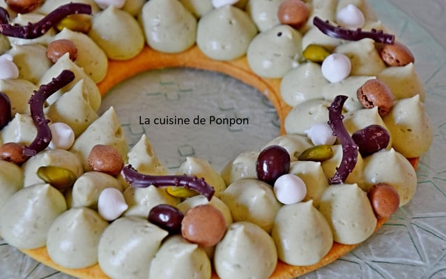 Pâte sucrée selon Cyril Lignac, garnie de crème diplomate à la pistache