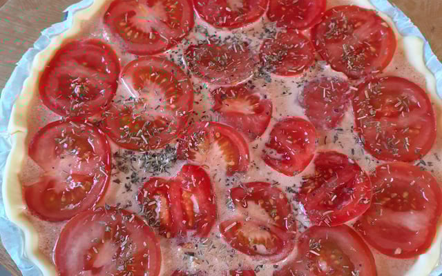 Quiche au thon et à la tomate facile