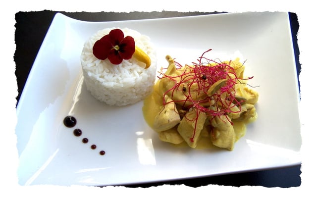 Poulet à la cardamome et main de Bouddha