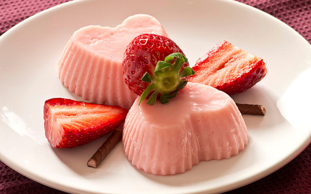 Cœurs de panna cotta à la fraise