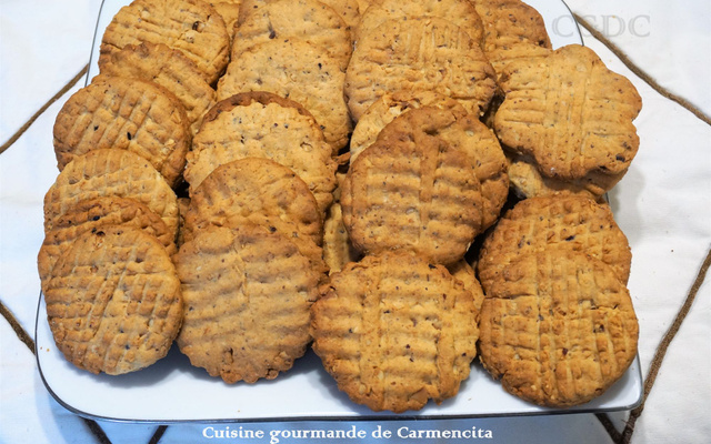 Biscuits sablés au miel et noisettes