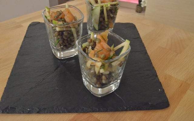 Salade de lentilles, saumon fumé et pomme granny