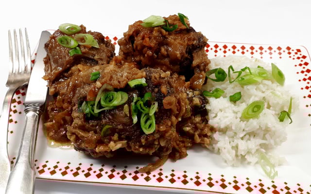 Queue de bœuf aux arachides