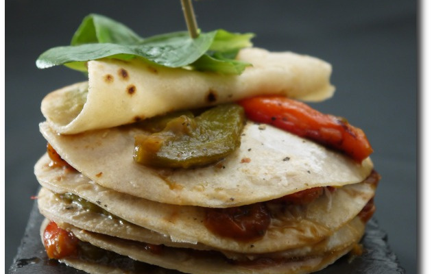 Mille feuille de crêpes et poivron au fromage frais