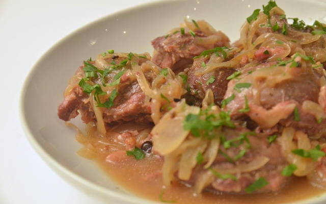 Joue de porc à la bière braisée