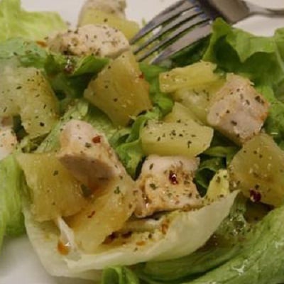 Salade pimentée dinde et ananas